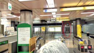 大江戸線りょうごくえきえーさんでぐちふきんのかいさつの写真です